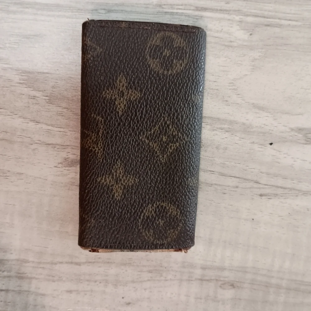 Authentic LOUIS VUITTON Monogram Multicles 4 Key Case